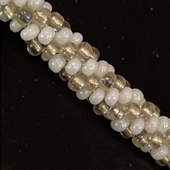 Vintage white and champagne beaded collar necklace - Picture 4 of 5